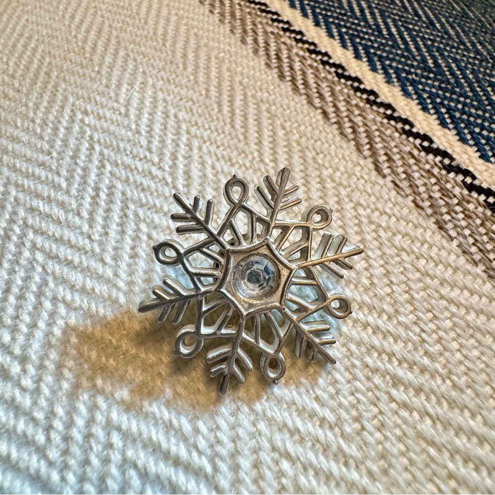Seasonal Silver Snowflake Brooch Pin - Picture 2 of 6